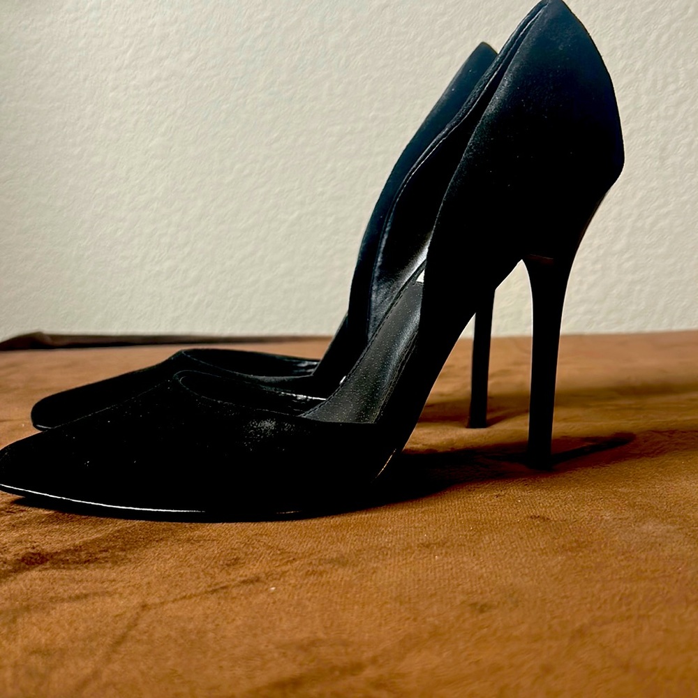 Black Steve Madden 4 inch pump heel